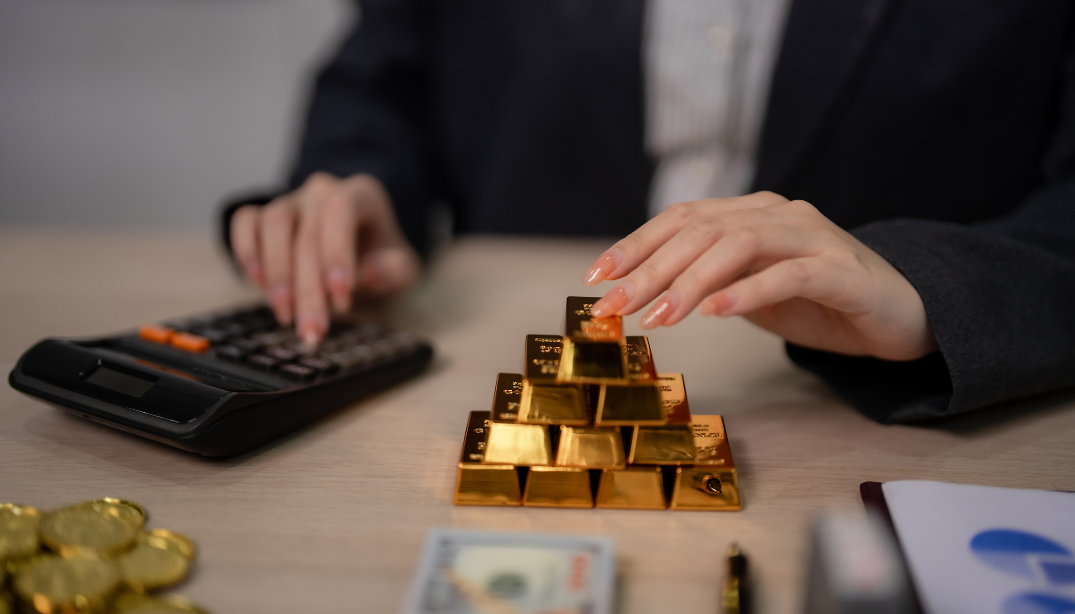 Gold Surges to Record Territory as Investors Flock to Safe Havens